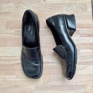 Classic black leather loafer heel Size 8 block heel chunky slip on minimal